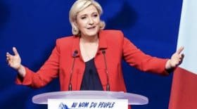 Marine le Pen est pour la naturalisation de Mamoudou Gassama