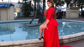 mannequin festival de cannes accident robe traine culotte