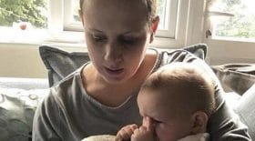 le visage profondément marqué par le cancer, elle rejette ses enfants