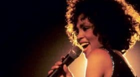 Whitney Houston abusée sexuellement par sa cousine
