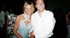 Brigitte Macron porte aussi deux alliances, mais pour une raison plus tragique