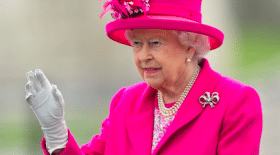 elisabeth II, reine d'angleterre, souffrante, malade