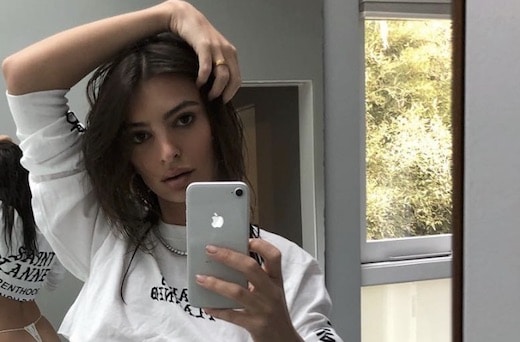 Emily Ratajkowski vêtue d'un string montre son corps sous tous les angles !