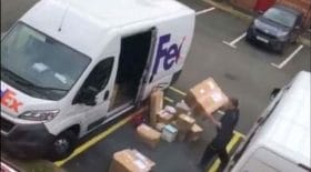 livreurs fedex comportement inapproprié colis paquets