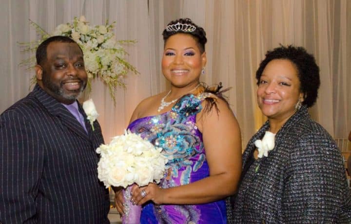 mariée, mariée seule, célibataire, faits divers