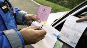 Il boit chaque jour une bouteille de pastis en allant au travail