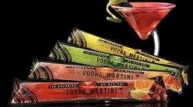 nos apéros seront parfaits cet été avec ces bâtonnets glacés de vodka martini !