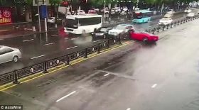 voiture, Ferrari, crash, voiture luxe, Chine, accident