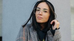 agathe auproux sans lunetttes