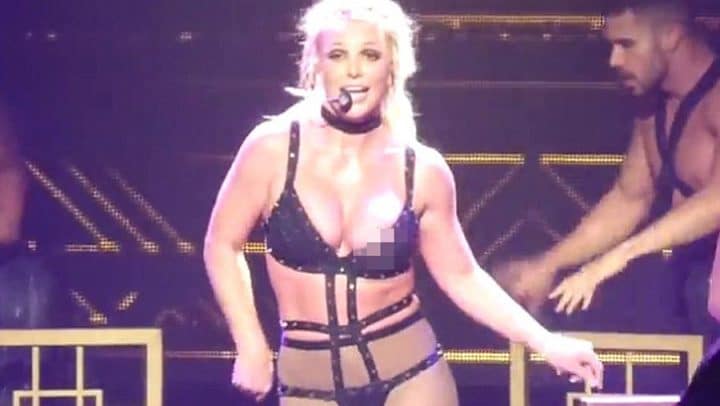 incident soutien gorge téton britney spears