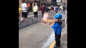 Un enfant motive les coureurs du marathon de Pittsburg