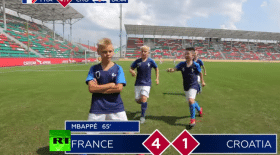 enfants rejouent la finale de la coupe du monde