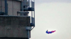 greenpeace, superman, drone, centrale nucléaire
