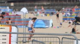 jeu gonflable, chateau gonflable, plage, angleterre, enfant, fille, enfant meurt, accident