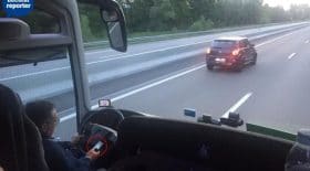 Le conducteur sur son téléphone