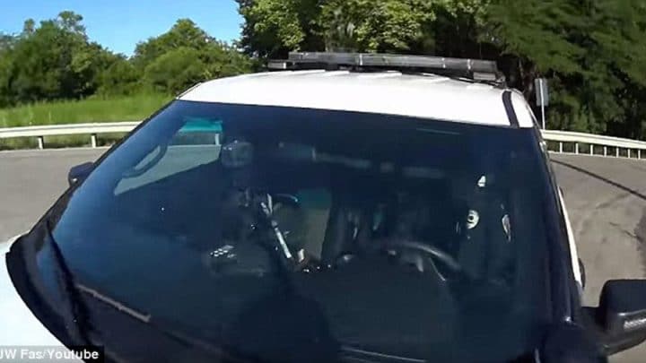 policier écrase cycliste téléphone au volant