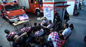 Ces pompiers croates ont ému la Toile