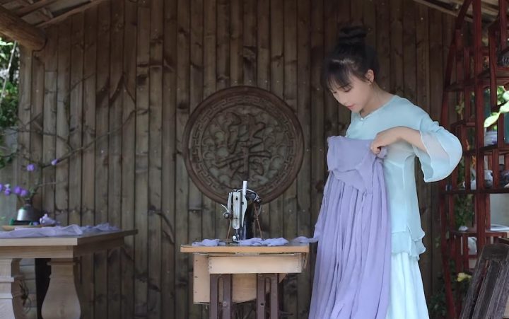 li ziqi fait une robe