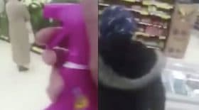 Une femme voilée se fait asperger de détachant : cette vidéo a suscité l'indignation en Angleterre