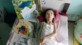 paralysée couchée peintre