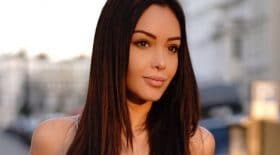 Nabilla en bikini sexy instagram