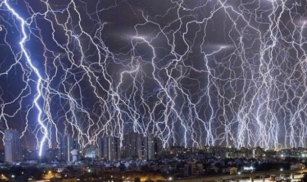 D'impressionnants orages à Tokyo