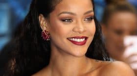 Rihanna élégante au mariage de sa meilleure amie