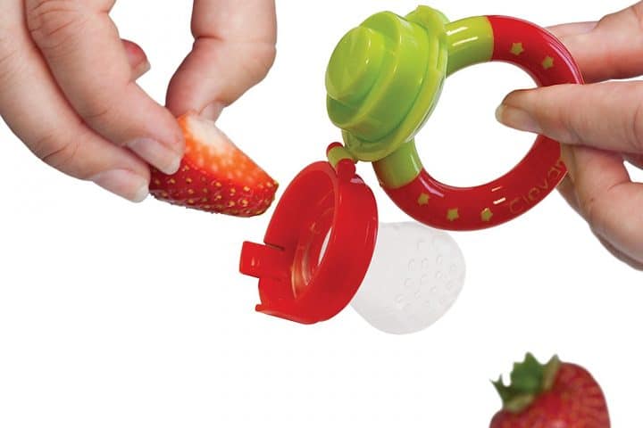Une tétine grignoteuse à fruits pour faire découvrir de nouvelles saveurs à  bébé