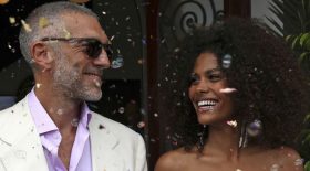 Tina Kunakey enflamme instagram avec son décolleté vertigineux