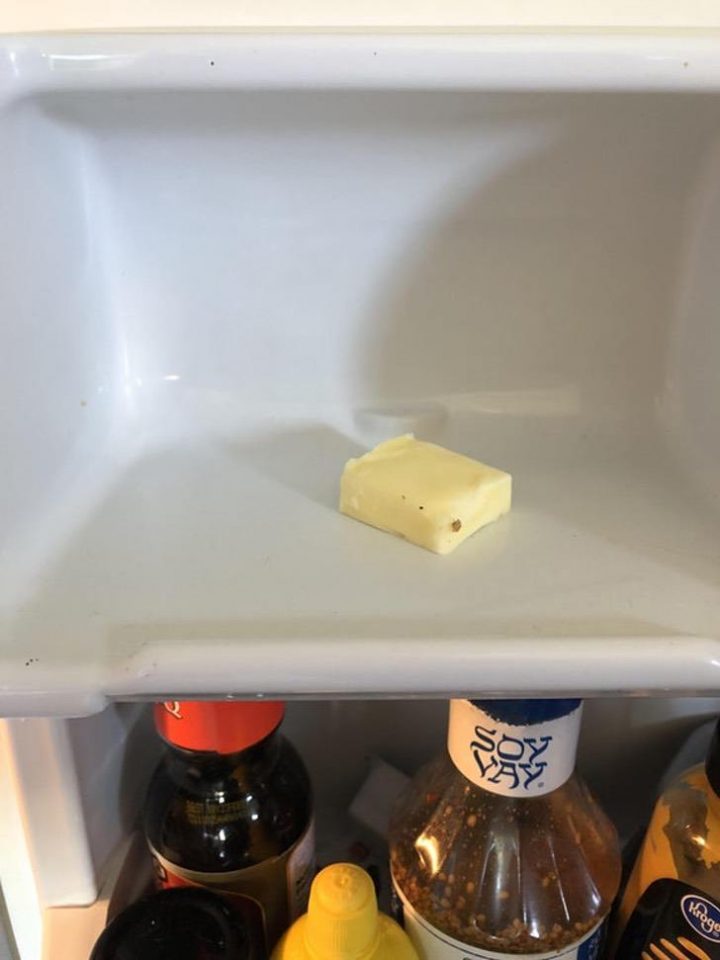 Beurre isolé dans le frigo