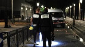Une attaque au couteau à Paris, le suspect affaibli avec une boule de pétanque
