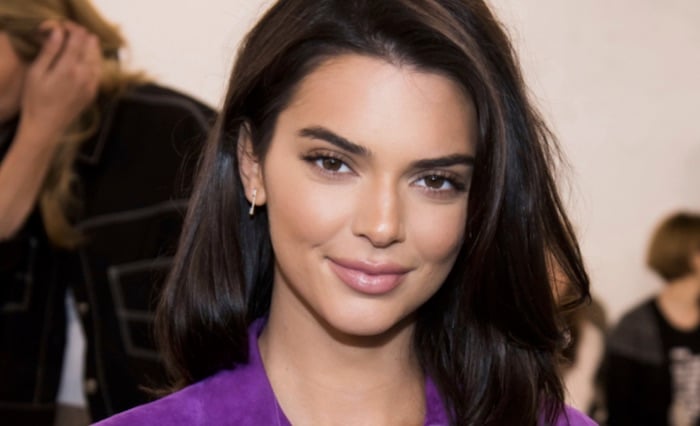 Kendall Jenner nue sous sa robe à paris