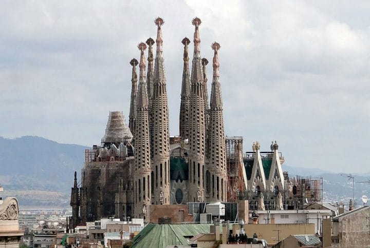 Construction des 18 flèches de la Sagrada Familia