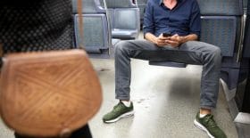 manspreading russe