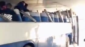 toit du bus arraché sous un pont