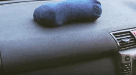 litière dans une chaussette