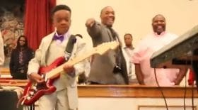 un guitariste de dix ans