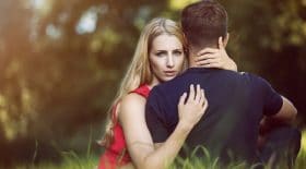 jeune-femme-terrifiee-relations-sexuelles-vierge
