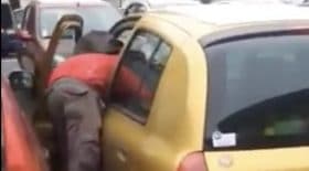 Un voleur de voiture pris en flagrant délit