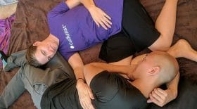 câlineuse calins métier donne de l'affection