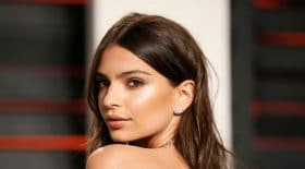 Emily-Ratajkowski-manifeste-sans-soutien-gorge-photo