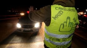 Des automobilistes contraints par les barrages de gilets jaunes