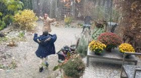 réfugiés érythréens qui découvrent la neige pour la première fois