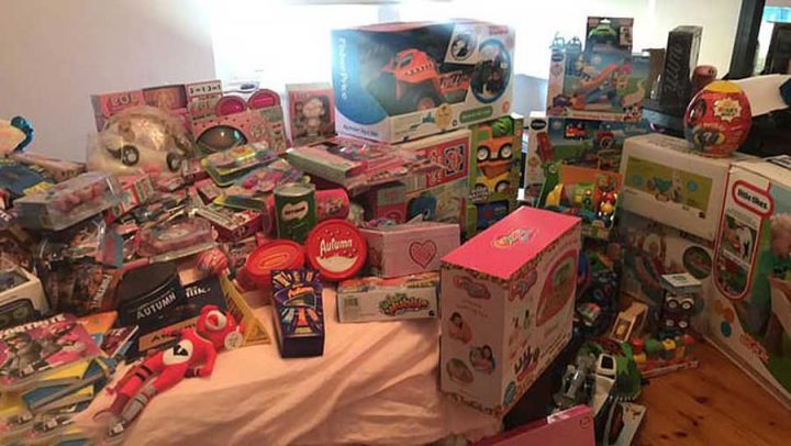 montagne de cadeaux de noël