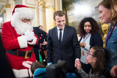 Emmanuel Macron balance une blague mal venue