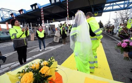 gilets-jaunes-se-marient-barrage-filtrant