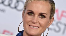 Laeticia Hallyday calculatrice et manipulatrice