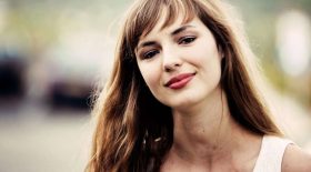 louise-bourgoin-accepte-montrer-son-sexe-hippocrate