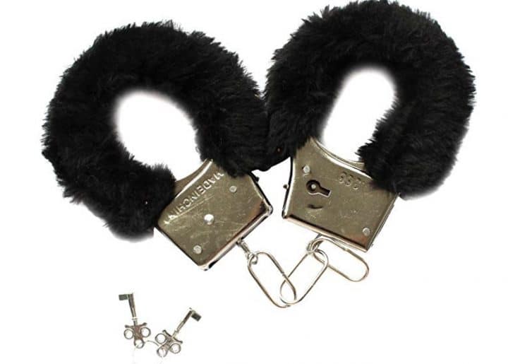 menottes fourrures