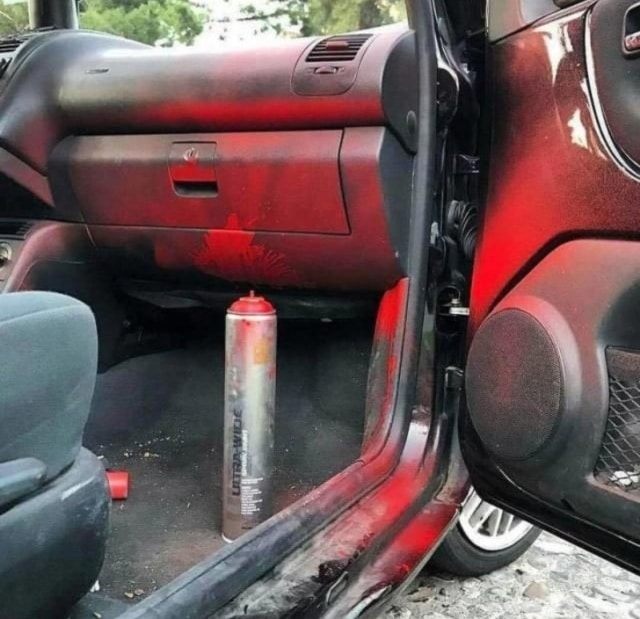 bombe de peinture dans voiture